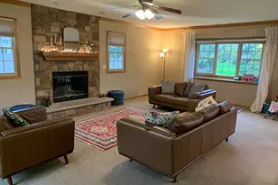 8187 S Four Oaks Ct, Franklin, WI 53132 - Photo 4