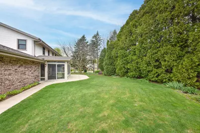 2520 W Margaretta Ct, Glendale, WI 53209 - Photo 4