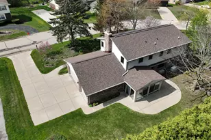 2520 W Margaretta Ct, Glendale, WI 53209 - Photo 38