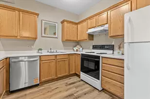 425 W Aspen Dr, Oak Creek, WI 53154 - Photo 14