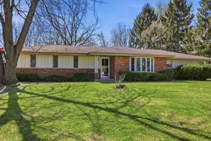 5845 S Oxford Ln, New Berlin, WI 53146 - Photo 2