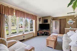 5845 S Oxford Ln, New Berlin, WI 53146 - Photo 6
