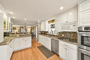 6209 N Berkeley Blvd, Whitefish Bay, WI 53217 - Photo 12