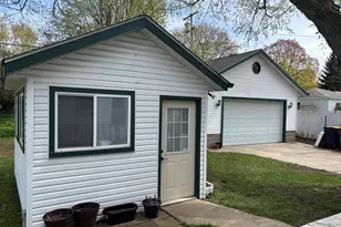 1226 S 104th St, West Allis, WI 53214 - Photo 6