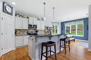 718 Meadow Ridge Ln, Plymouth, WI 53073 - Photo 4