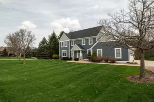 612 Hunters Crossing, Slinger, WI 53086 - Photo 2