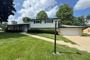 17010 W Salentine Dr, New Berlin, WI 53151 - Photo 2