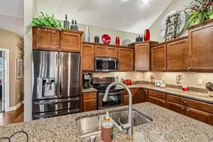 1016 Ann Marie Way, Oconomowoc, WI 53066 - Photo 8