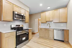 1637 Maple St, South Milwaukee, WI 53172 - Photo 4
