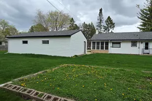 5741 S 40th St, Greenfield, WI 53221 - Photo 16