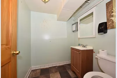 6915 W Capital Dr, Milwaukee, WI 53216 - Photo 24