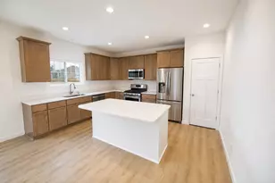 N116W7245 Oakmont Dr, Cedarburg, WI 53012 - Photo 6