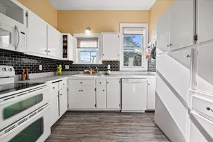 N116W16416 Main St, Germantown, WI 53022 - Photo 10