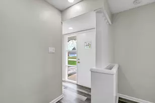 7654 N Seneca Rd, Fox Point, WI 53217 - Photo 4