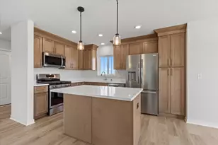 609 Belmont Dr, Watertown, WI 53094 - Photo 2