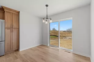 609 Belmont Dr, Watertown, WI 53094 - Photo 6