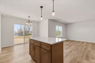 613 Belmont Dr, Watertown, WI 53094 - Photo 4