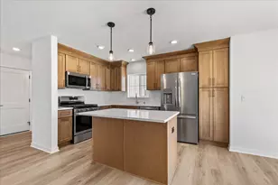613 Belmont Dr, Watertown, WI 53094 - Photo 2