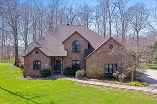 509 Wild Oak Dr, Manitowoc, WI 54220 - Photo 2