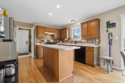 3540 S McIntosh Ln, New Berlin, WI 53151 - Photo 6