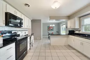 9445 N Fairway Dr, Bayside, WI 53217 - Photo 4