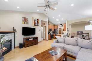 503 Garden Prairie Dr, Waukesha, WI 53186 - Photo 10