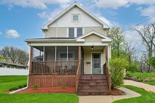 589 W Chestnut St, Burlington, WI 53105 - Photo 2