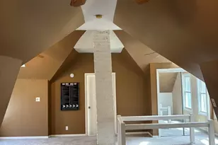 2570 N Oakland Ave, Milwaukee, WI 53211 - Photo 12