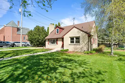 11 S Church St, Elkhorn, WI 53121 - Photo 2
