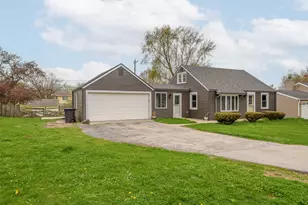 W271N2563 Pear Tree Ln, Pewaukee, WI 53072 - Photo 22