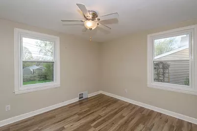 W271N2563  Pear Tree Ln, Pewaukee, WI 53072 - Photo 30