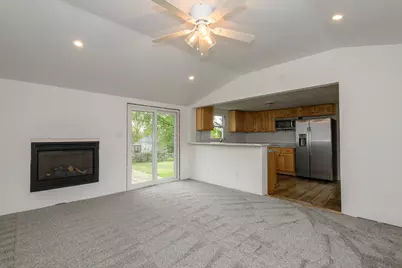 W271N2563  Pear Tree Ln, Pewaukee, WI 53072 - Photo 8