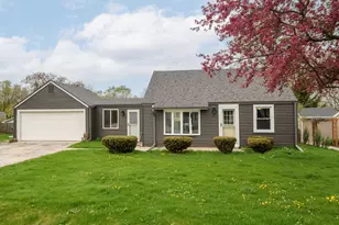 W271N2563 Pear Tree Ln, Pewaukee, WI 53072 - Photo 1