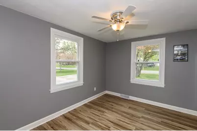 W271N2563  Pear Tree Ln, Pewaukee, WI 53072 - Photo 14
