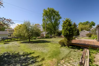 W271N2563  Pear Tree Ln, Pewaukee, WI 53072 - Photo 20