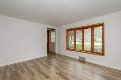 W271N2563  Pear Tree Ln, Pewaukee, WI 53072 - Photo 2