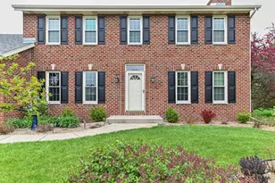 150 W Fairfield Ct, Oak Creek, WI 53154 - Photo 2