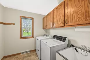 150 W Fairfield Ct, Oak Creek, WI 53154 - Photo 18