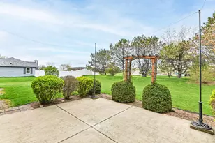 150 W Fairfield Ct, Oak Creek, WI 53154 - Photo 42