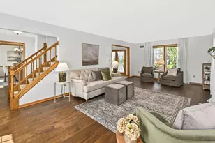 150 W Fairfield Ct, Oak Creek, WI 53154 - Photo 6