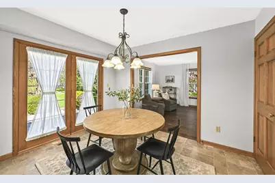 150 W Fairfield Ct, Oak Creek, WI 53154 - Photo 10