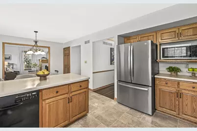 150 W Fairfield Ct, Oak Creek, WI 53154 - Photo 16