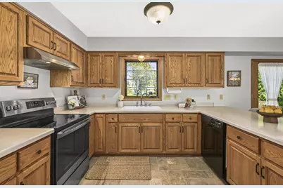 150 W Fairfield Ct, Oak Creek, WI 53154 - Photo 14
