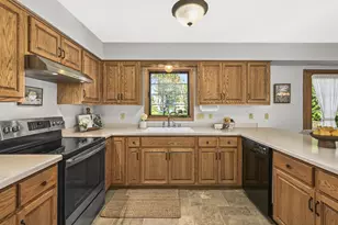 150 W Fairfield Ct, Oak Creek, WI 53154 - Photo 14