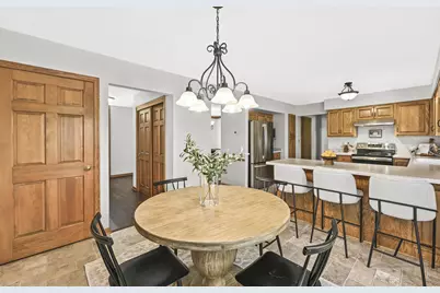 150 W Fairfield Ct, Oak Creek, WI 53154 - Photo 12