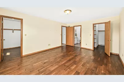 150 W Fairfield Ct, Oak Creek, WI 53154 - Photo 24