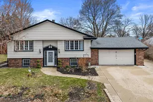 605 Juniper Ct, West Bend, WI 53095 - Photo 4