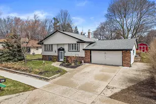 605 Juniper Ct, West Bend, WI 53095 - Photo 32