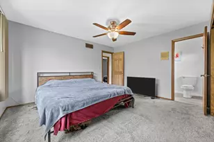 18775 W Observatory Rd, New Berlin, WI 53146 - Photo 16