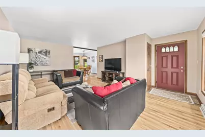 N61W15030  How Ave, Menomonee Falls, WI 53051 - Photo 2
